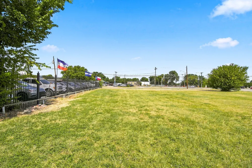 5208 Bernal Drive Dallas, TX 75212