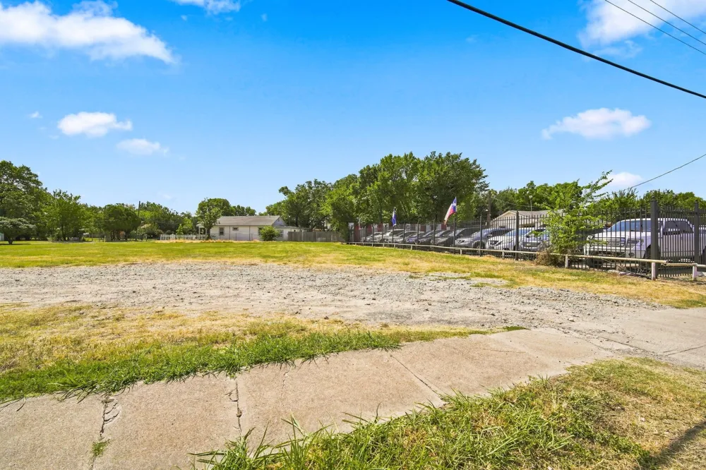 5208 Bernal Drive Dallas, TX 75212