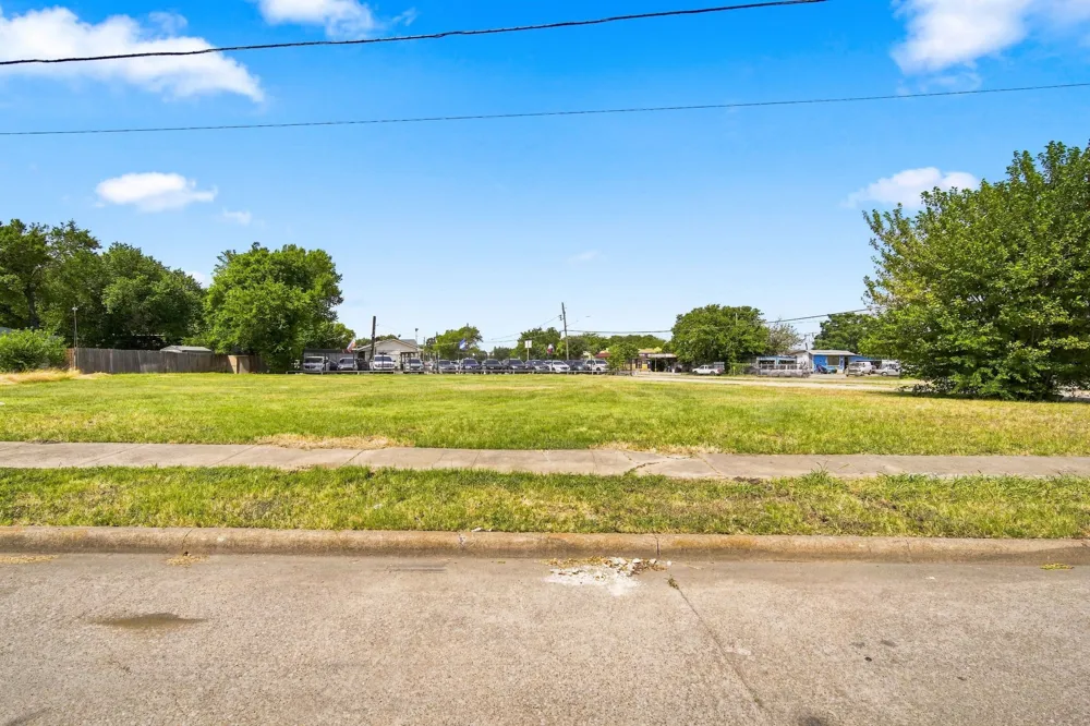 5208 Bernal Drive Dallas, TX 75212