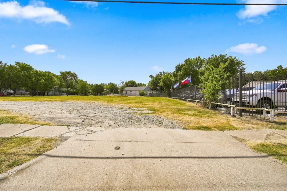 5208 Bernal Drive Dallas, TX 75212