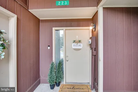 223 LEE COURT