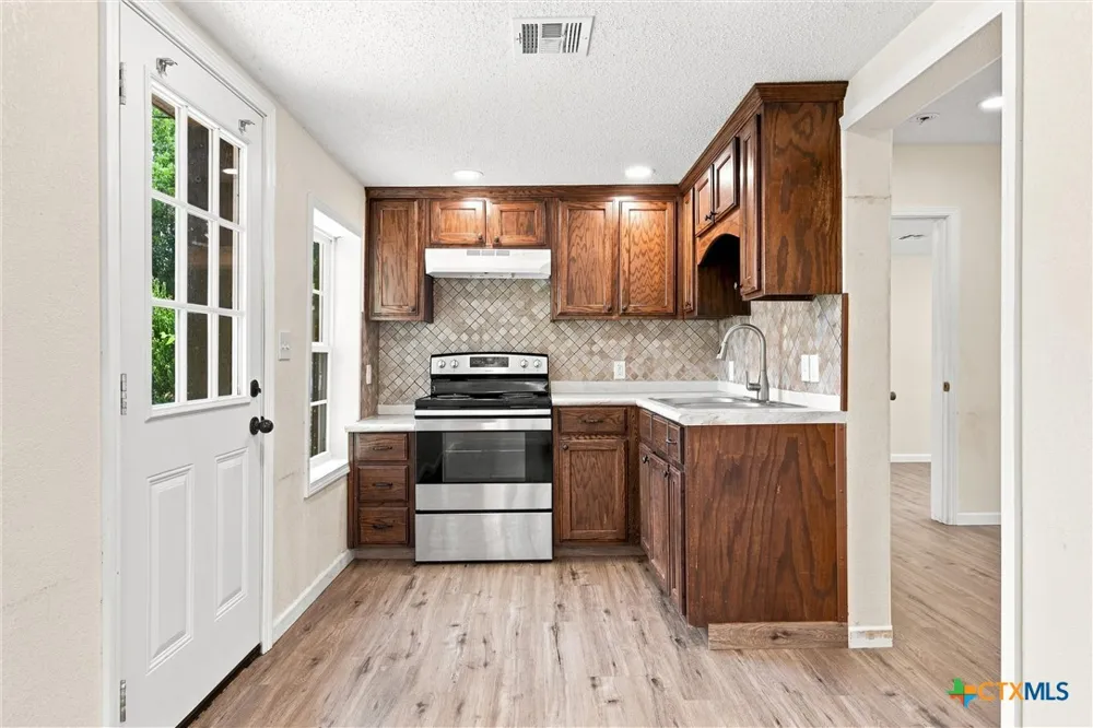 1126 W 7th Street McGregor, TX 76657