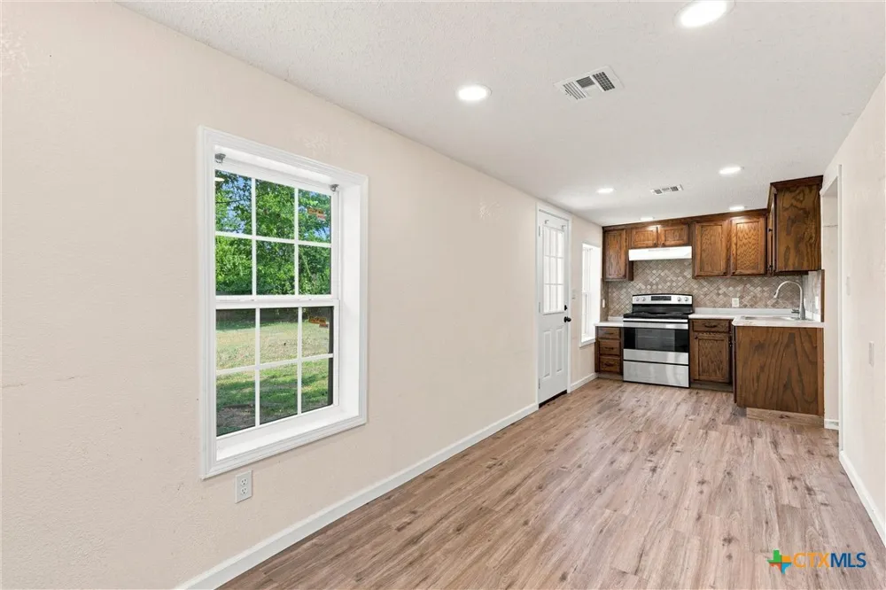 1126 W 7th Street McGregor, TX 76657
