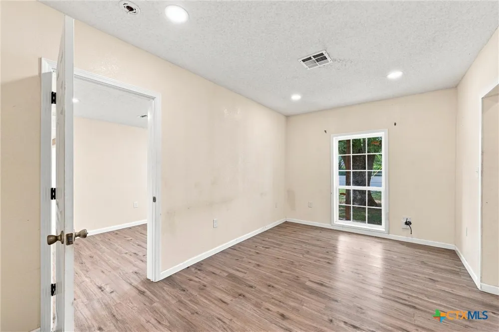 1126 W 7th Street McGregor, TX 76657