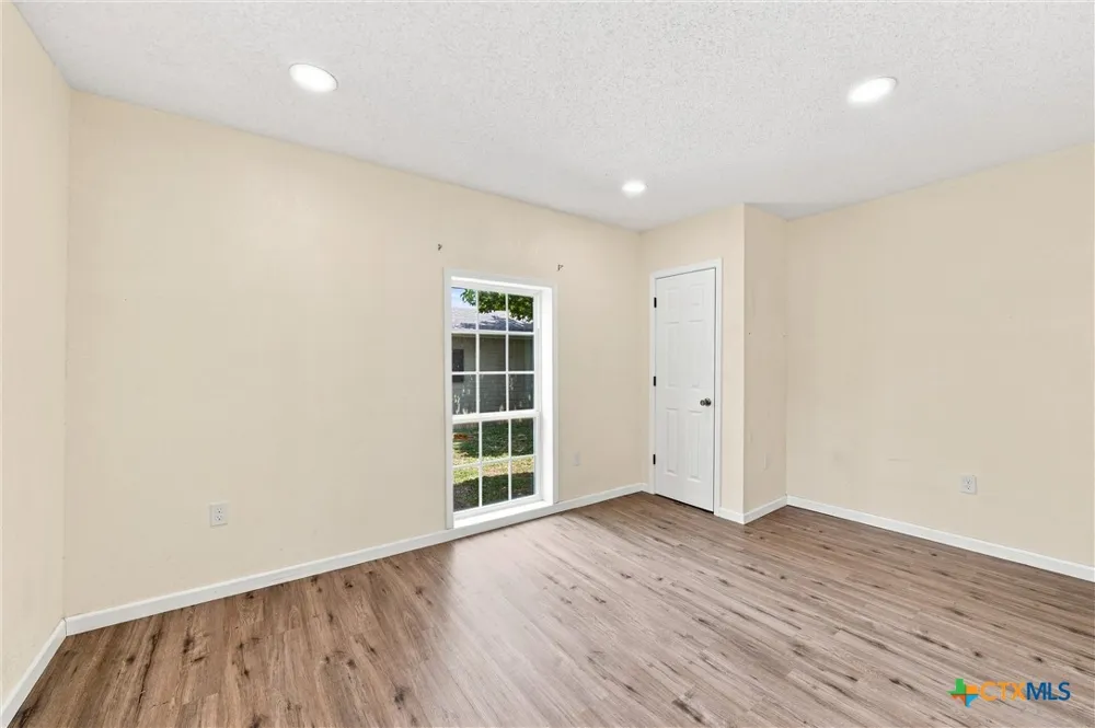 1126 W 7th Street McGregor, TX 76657