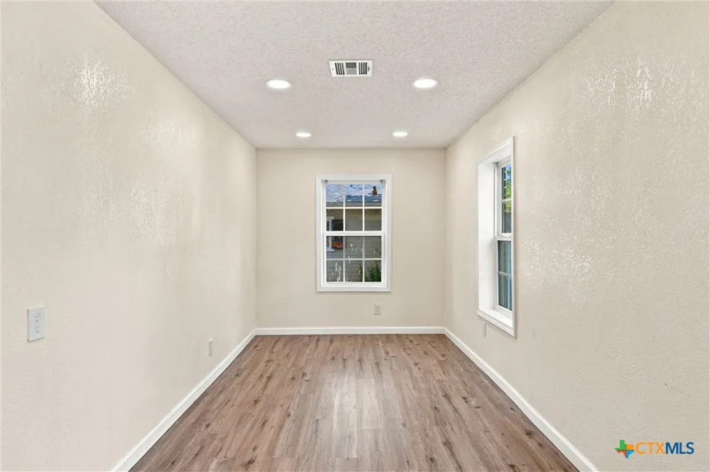 1126 W 7th Street McGregor, TX 76657