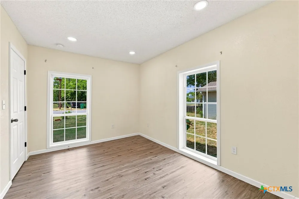 1126 W 7th Street McGregor, TX 76657
