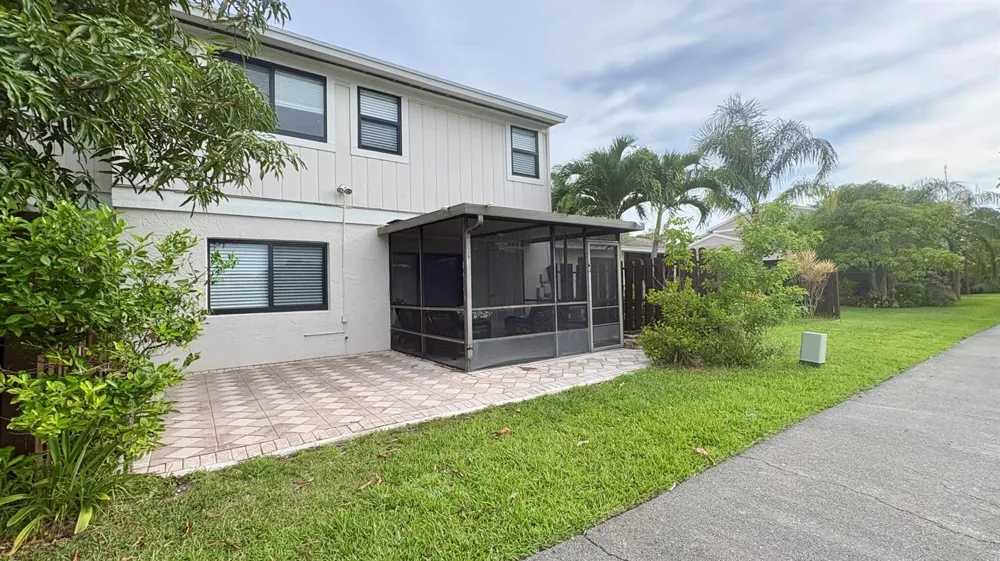 5325 TENNIS LANE Delray Beach, FL 33484