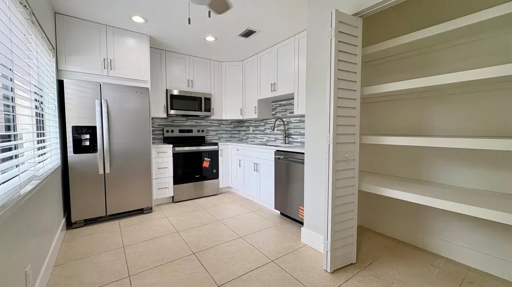 5325 TENNIS LANE Delray Beach, FL 33484