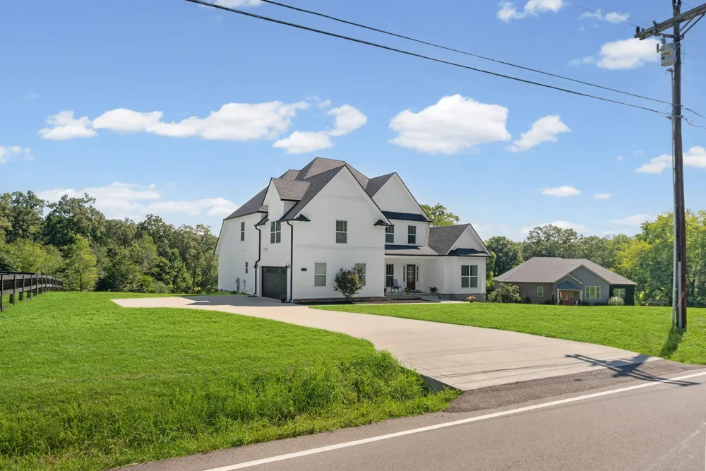 1387 Southside Rd Southside, TN 37171