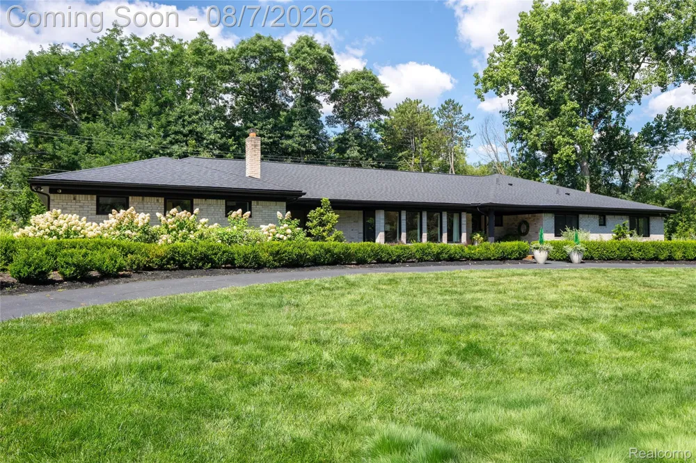 30695 Bruce Lane Franklin Village, MI 48025