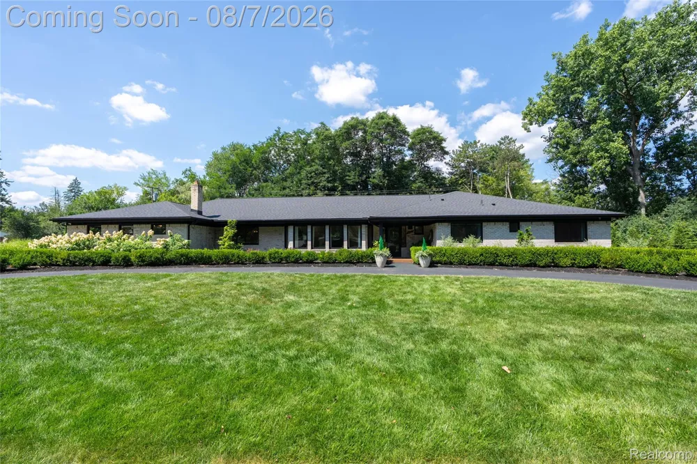 30695 Bruce Lane Franklin Village, MI 48025