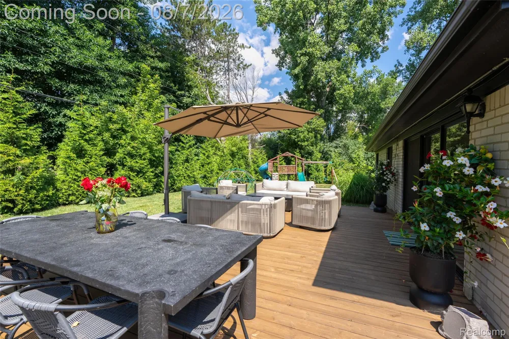 30695 Bruce Lane Franklin Village, MI 48025