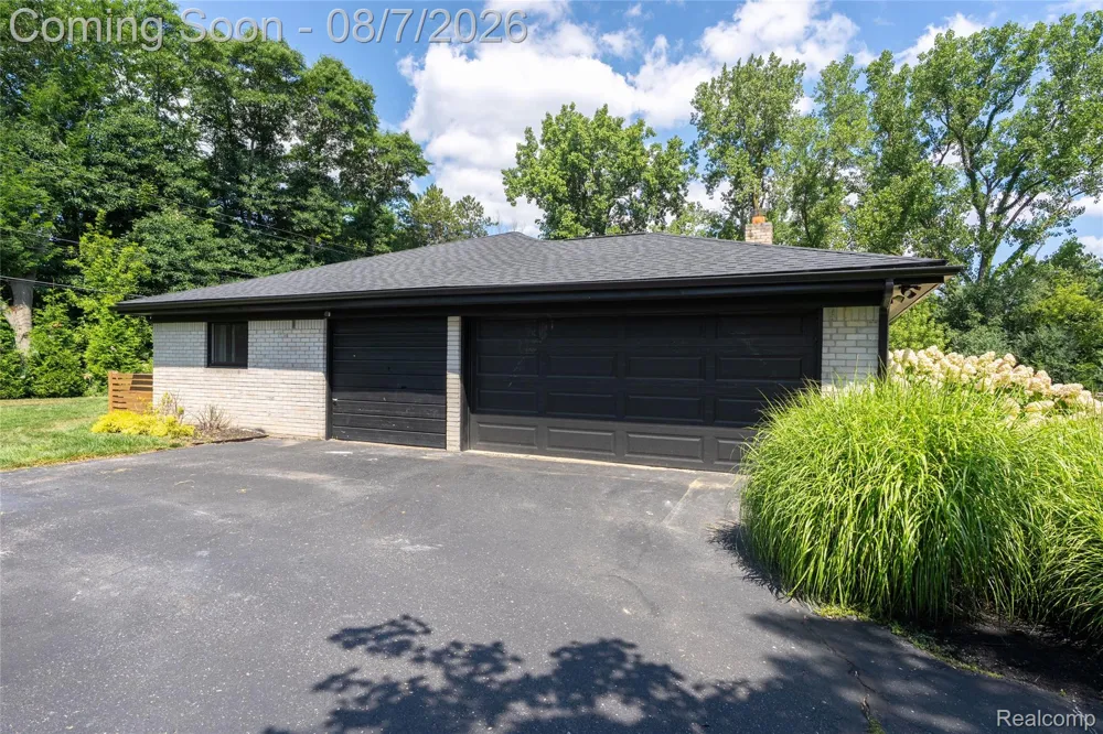 30695 Bruce Lane Franklin Village, MI 48025