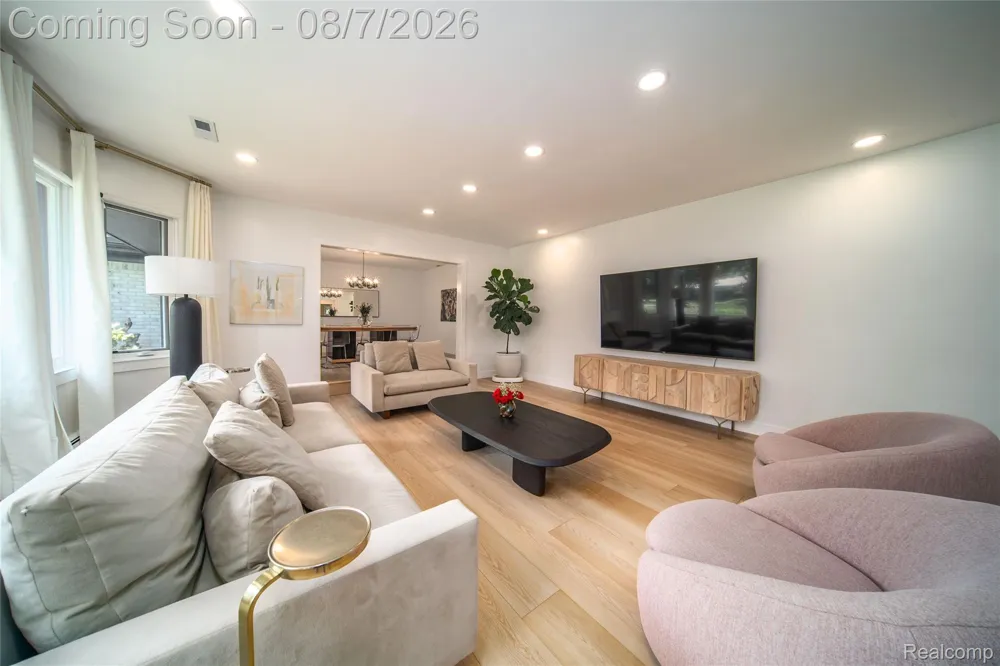 30695 Bruce Lane Franklin Village, MI 48025