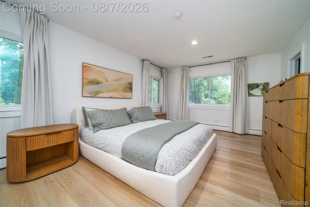 30695 Bruce Lane Franklin Village, MI 48025