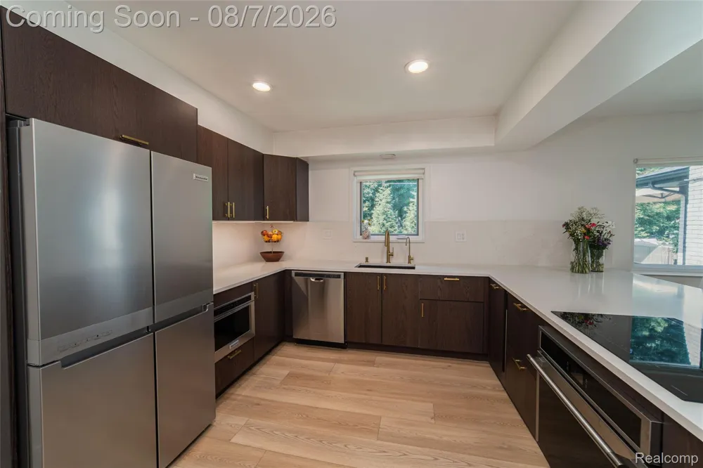 30695 Bruce Lane Franklin Village, MI 48025
