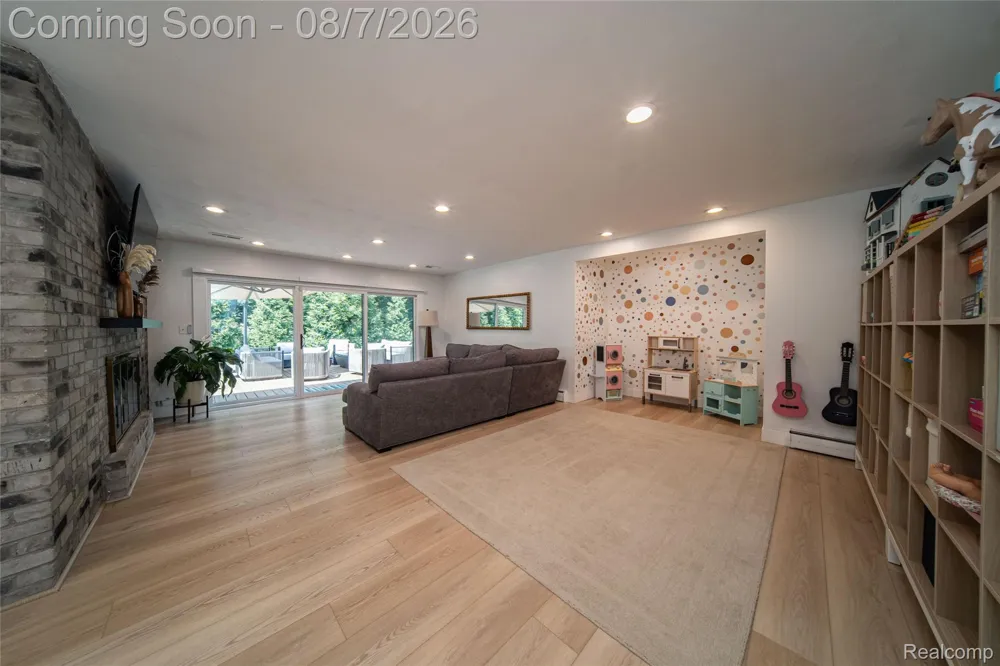 30695 Bruce Lane Franklin Village, MI 48025