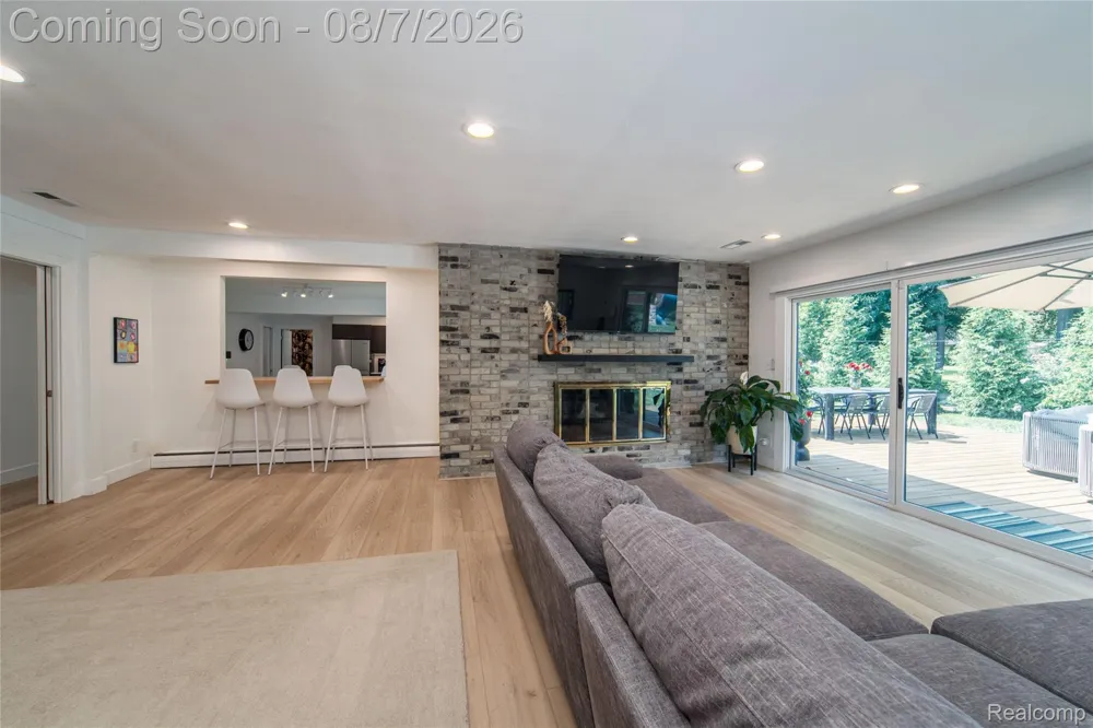 30695 Bruce Lane Franklin Village, MI 48025