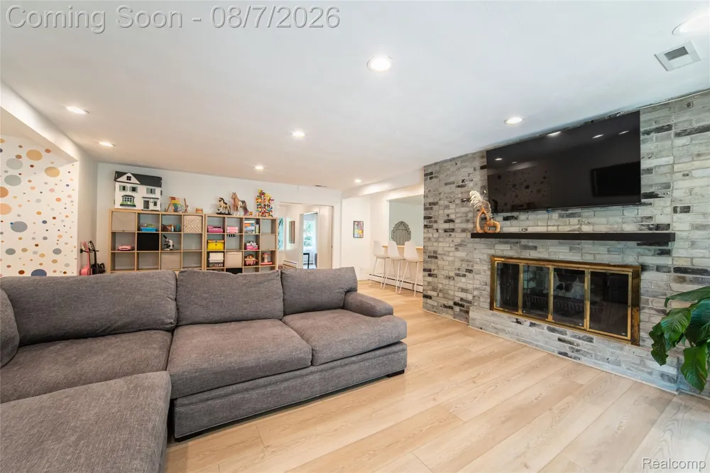 30695 Bruce Lane Franklin Village, MI 48025
