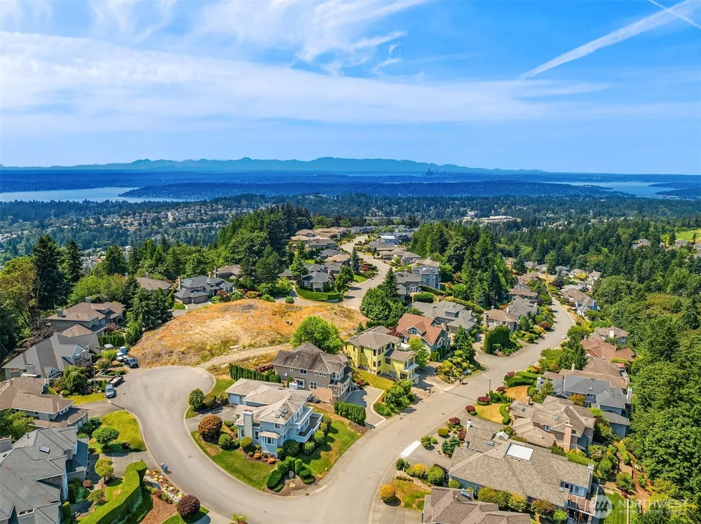 8321 144th Avenue SE Newcastle, WA 98059