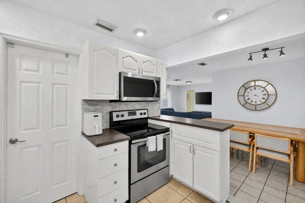 4031 NE 15TH AVENUE Oakland Park, FL 33334