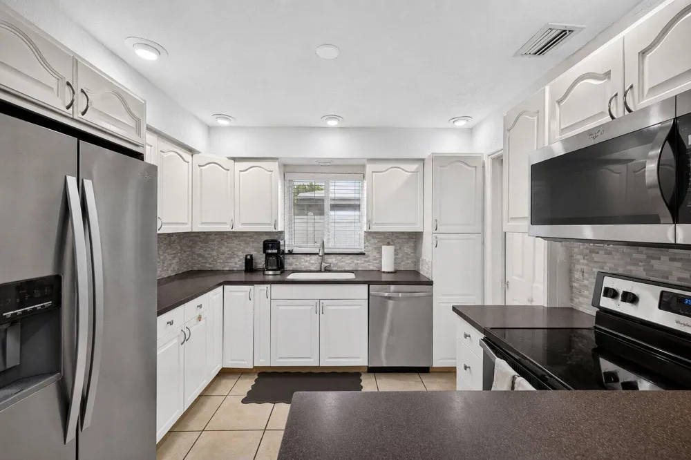 4031 NE 15TH AVENUE Oakland Park, FL 33334