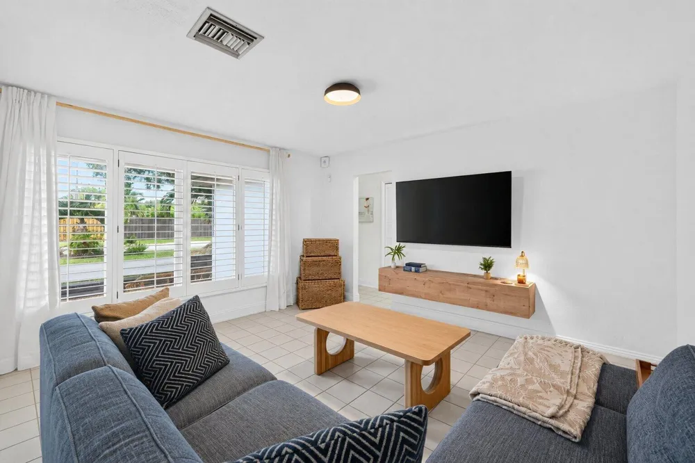 4031 NE 15TH AVENUE Oakland Park, FL 33334