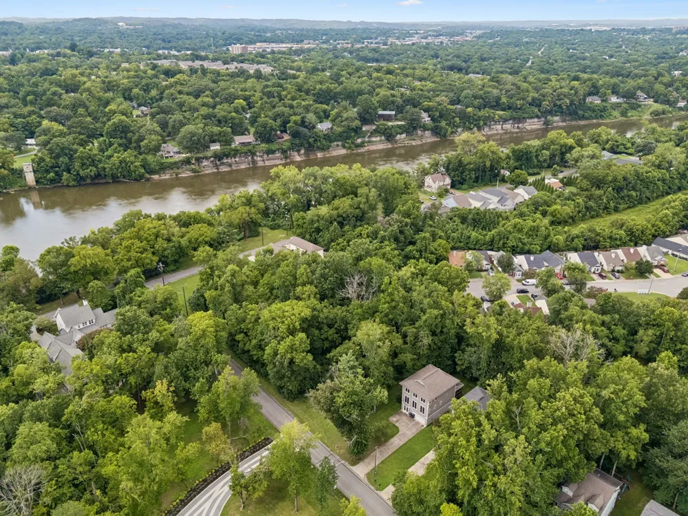 2121 Wooddale Ln Nashville, TN 37214