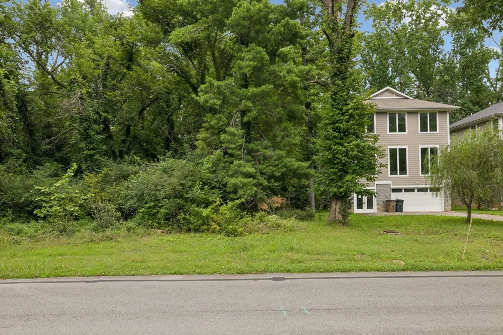 2117 Wooddale Ln Nashville, TN 37214