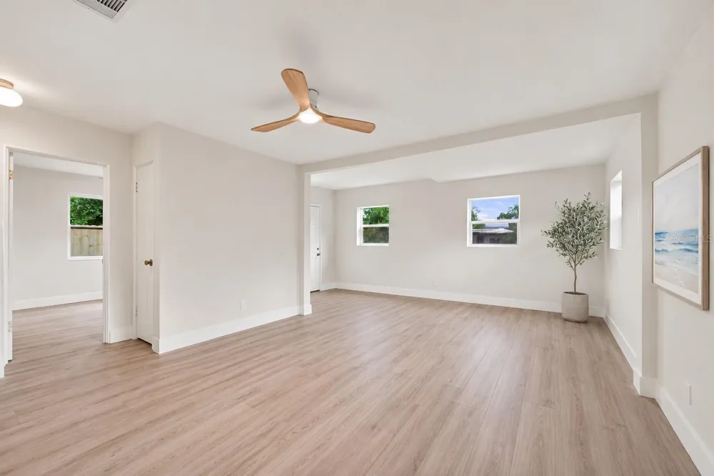2960 EMERSON AVENUE S St Petersburg, FL 33712