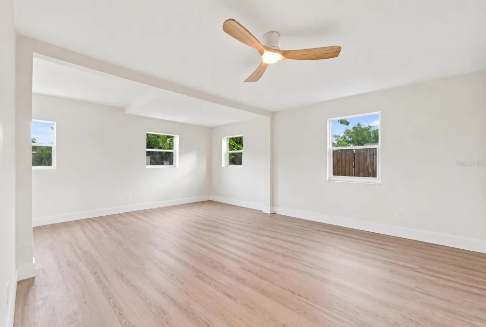 2960 EMERSON AVENUE S St Petersburg, FL 33712