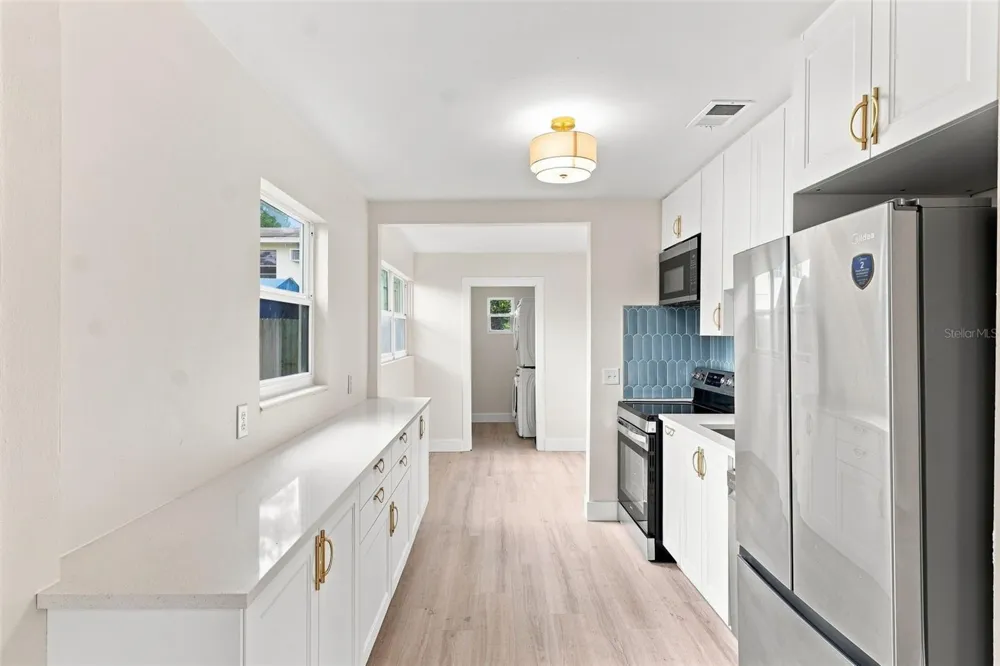 2960 EMERSON AVENUE S St Petersburg, FL 33712
