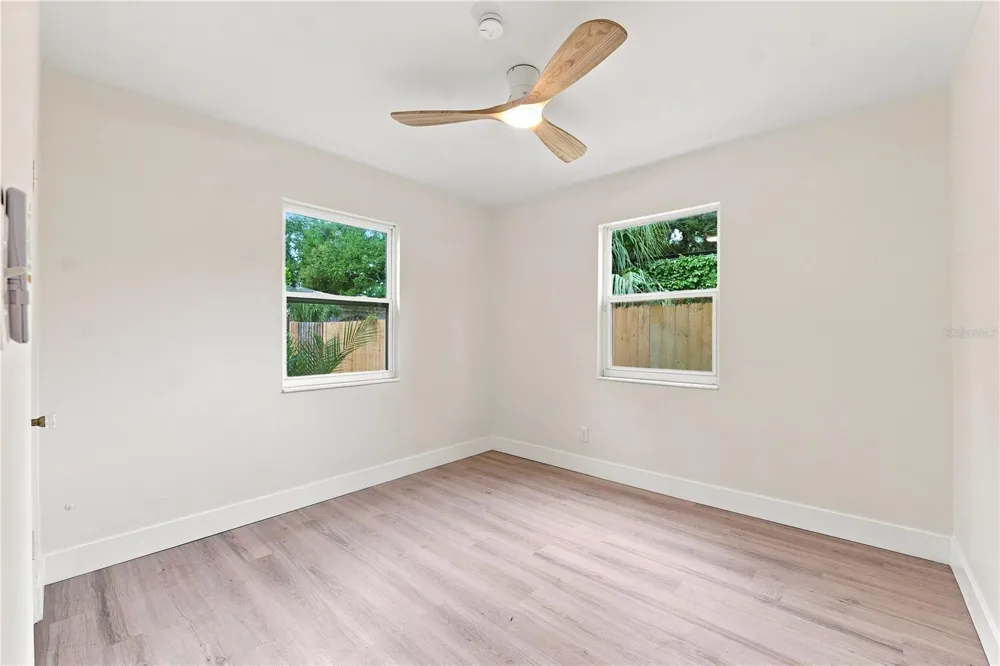 2960 EMERSON AVENUE S St Petersburg, FL 33712