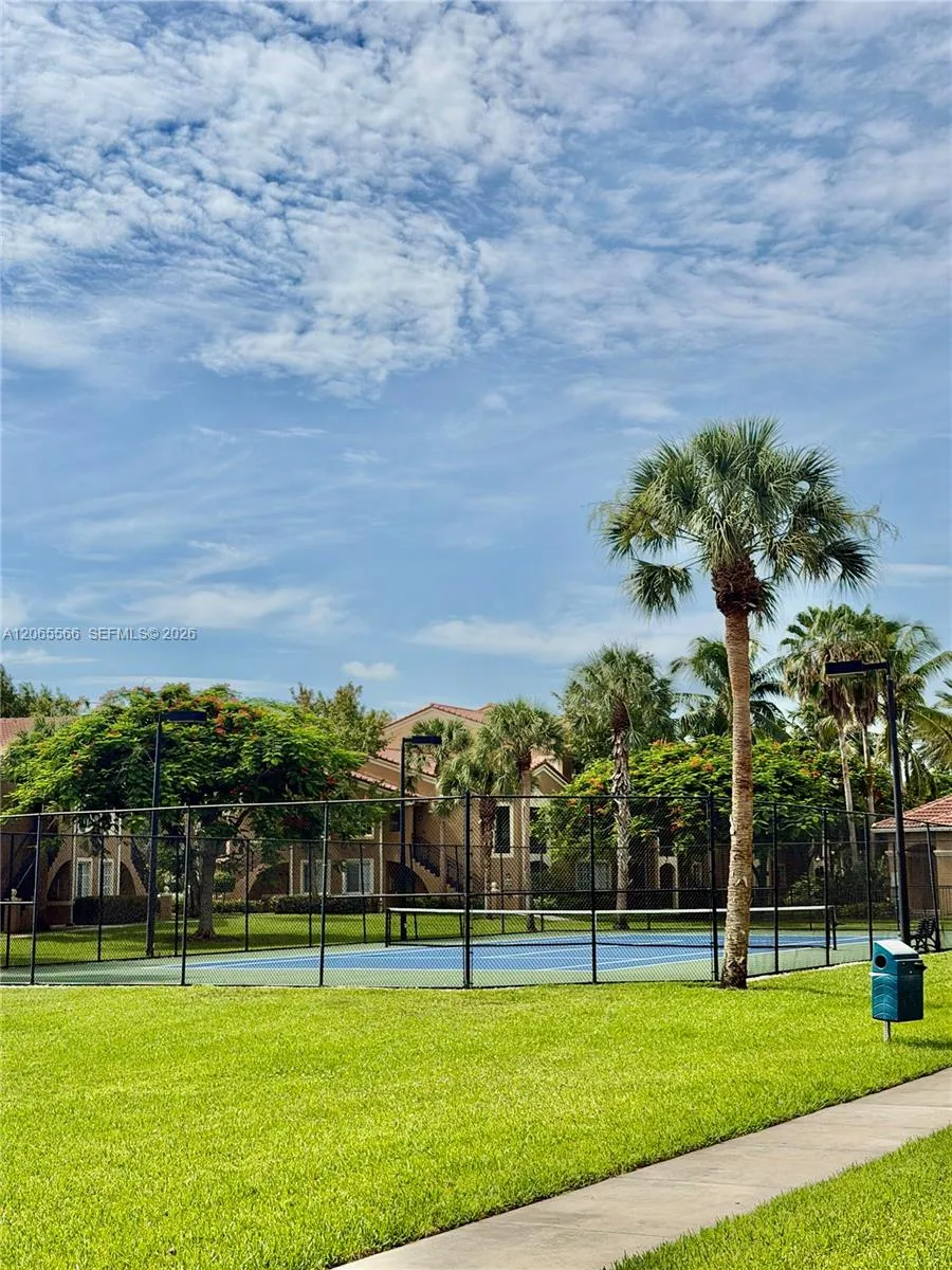 8010 Nob Hill Rd #102 Tamarac, FL 33321