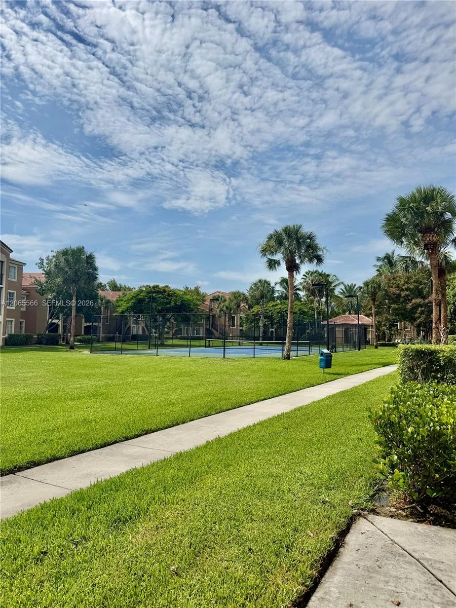 8010 Nob Hill Rd #102 Tamarac, FL 33321
