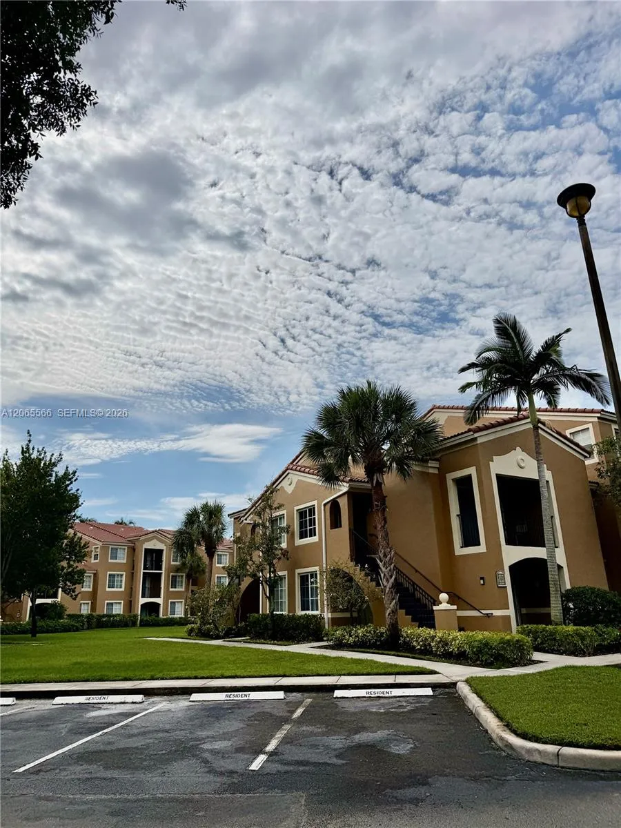 8010 Nob Hill Rd #102 Tamarac, FL 33321