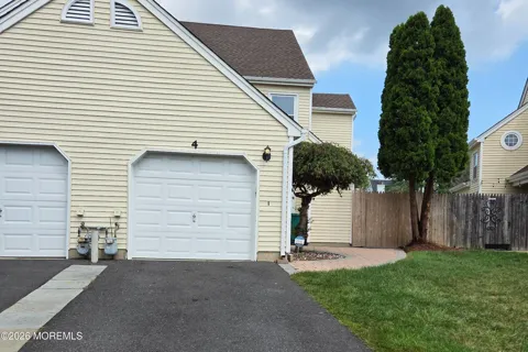 4 Hawthorne Court
