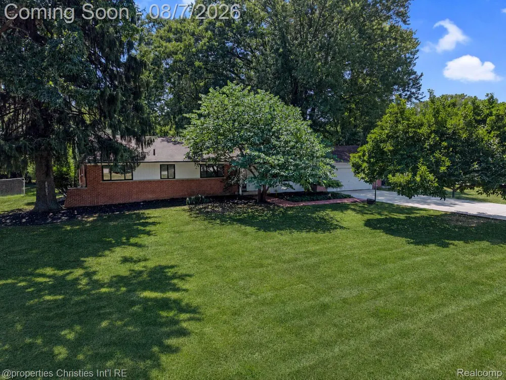 24711 Tudor Lane Franklin Village, MI 48025
