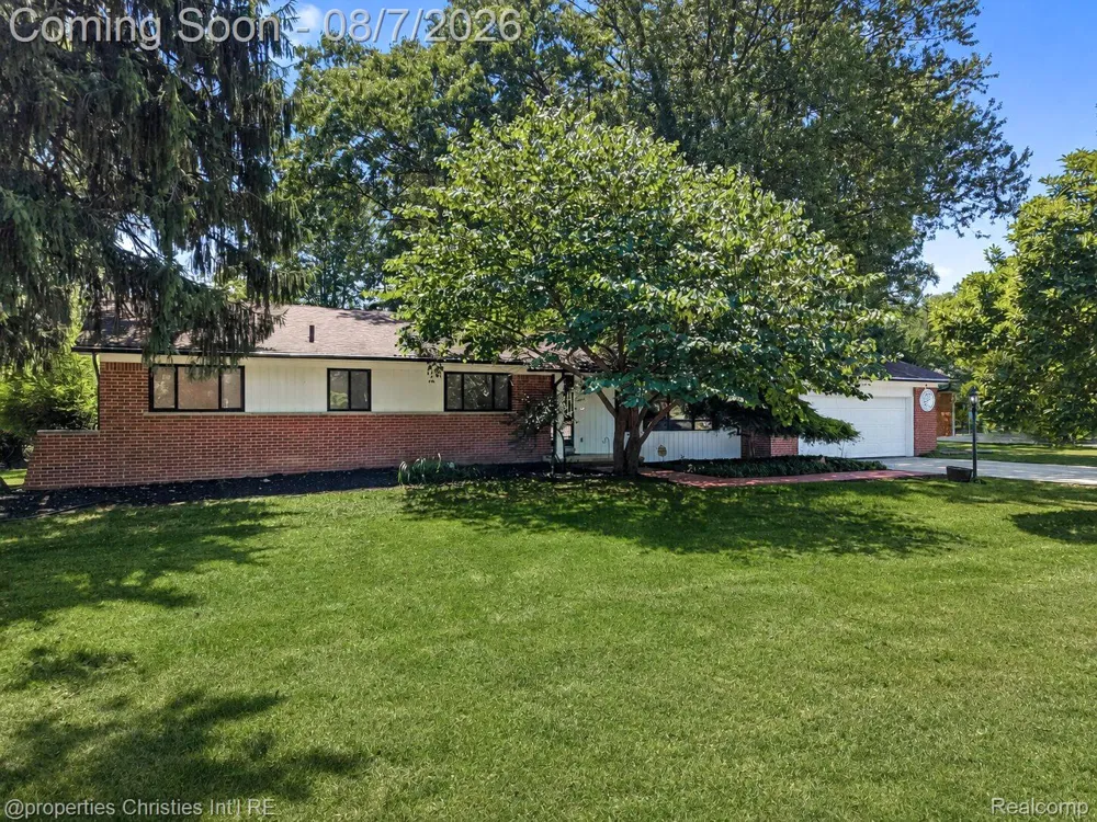 24711 Tudor Lane Franklin Village, MI 48025