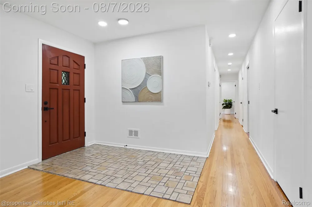 24711 Tudor Lane Franklin Village, MI 48025