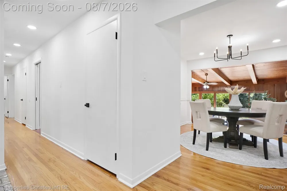 24711 Tudor Lane Franklin Village, MI 48025