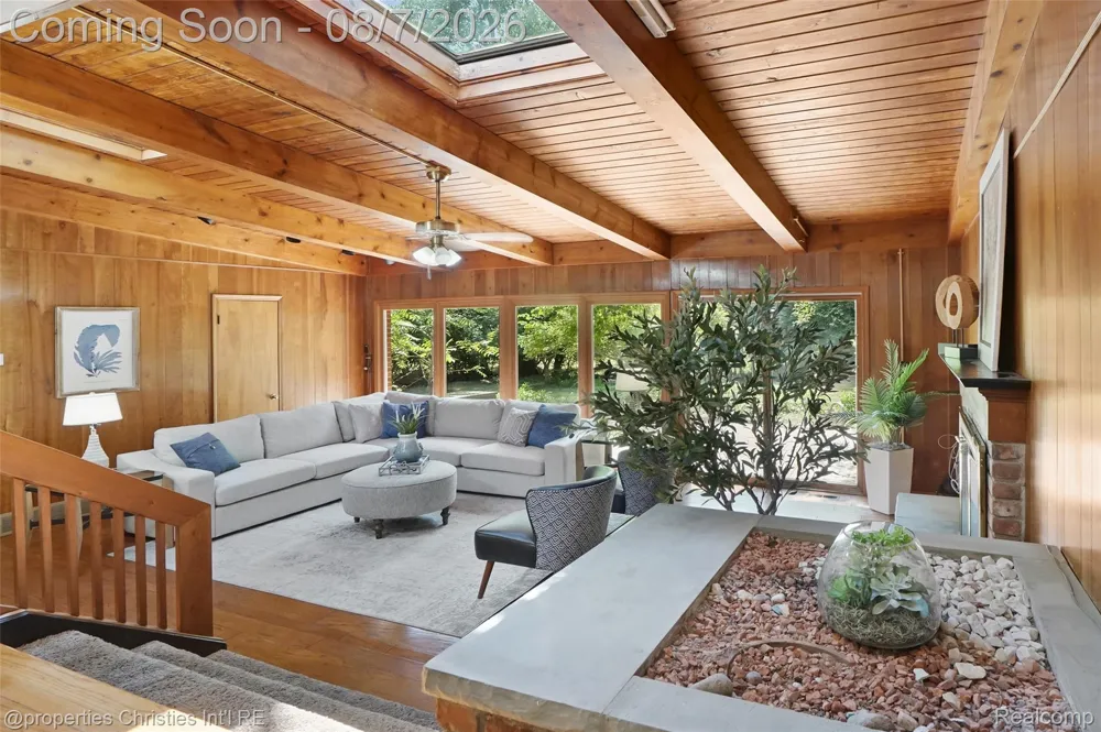 24711 Tudor Lane Franklin Village, MI 48025