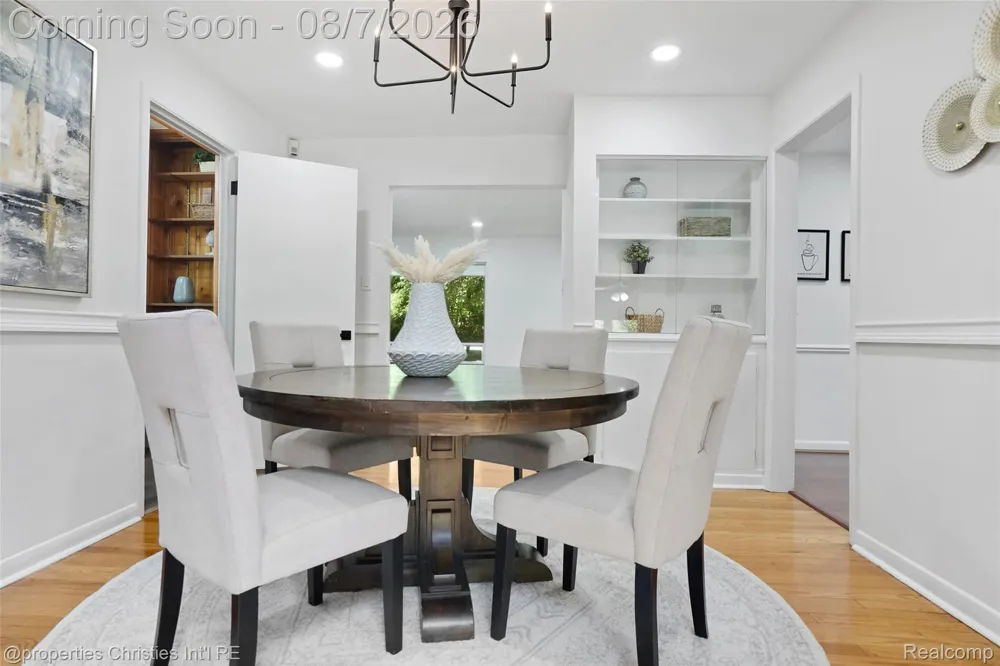 24711 Tudor Lane Franklin Village, MI 48025