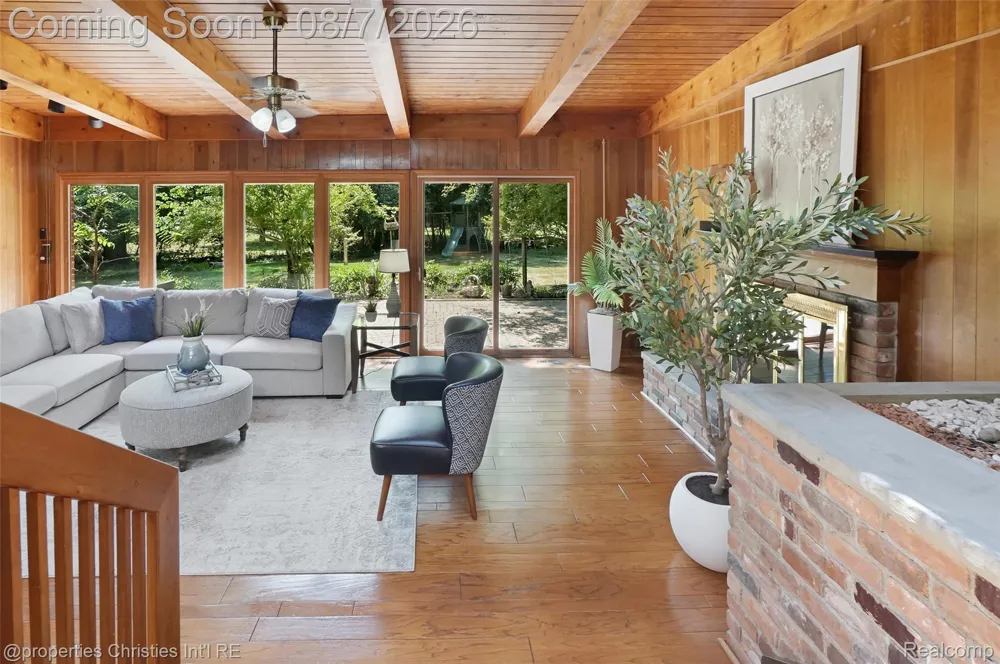 24711 Tudor Lane Franklin Village, MI 48025