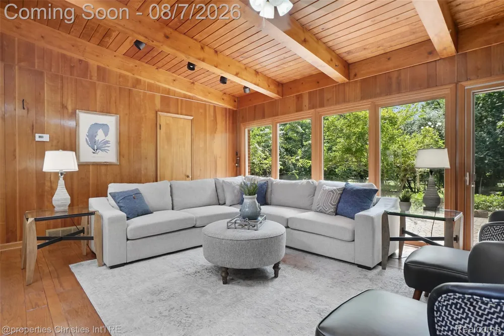 24711 Tudor Lane Franklin Village, MI 48025