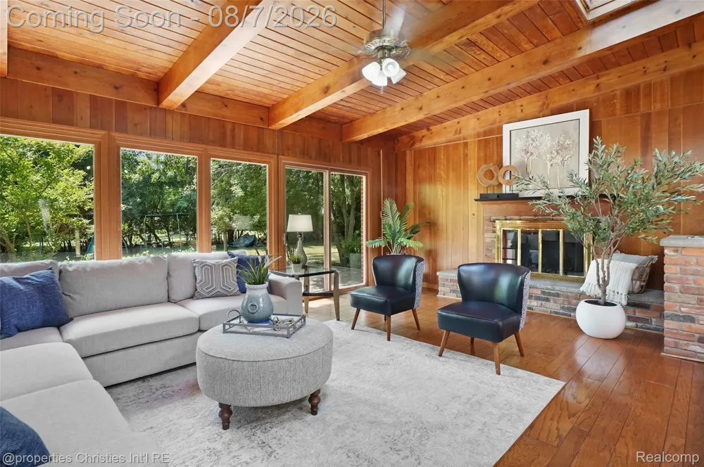 24711 Tudor Lane Franklin Village, MI 48025