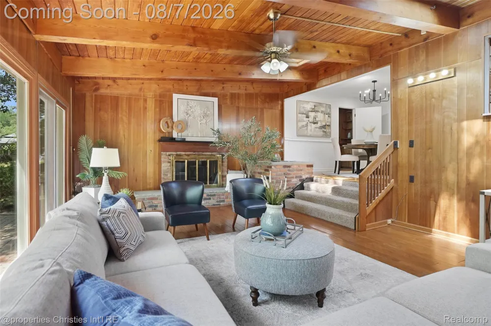 24711 Tudor Lane Franklin Village, MI 48025