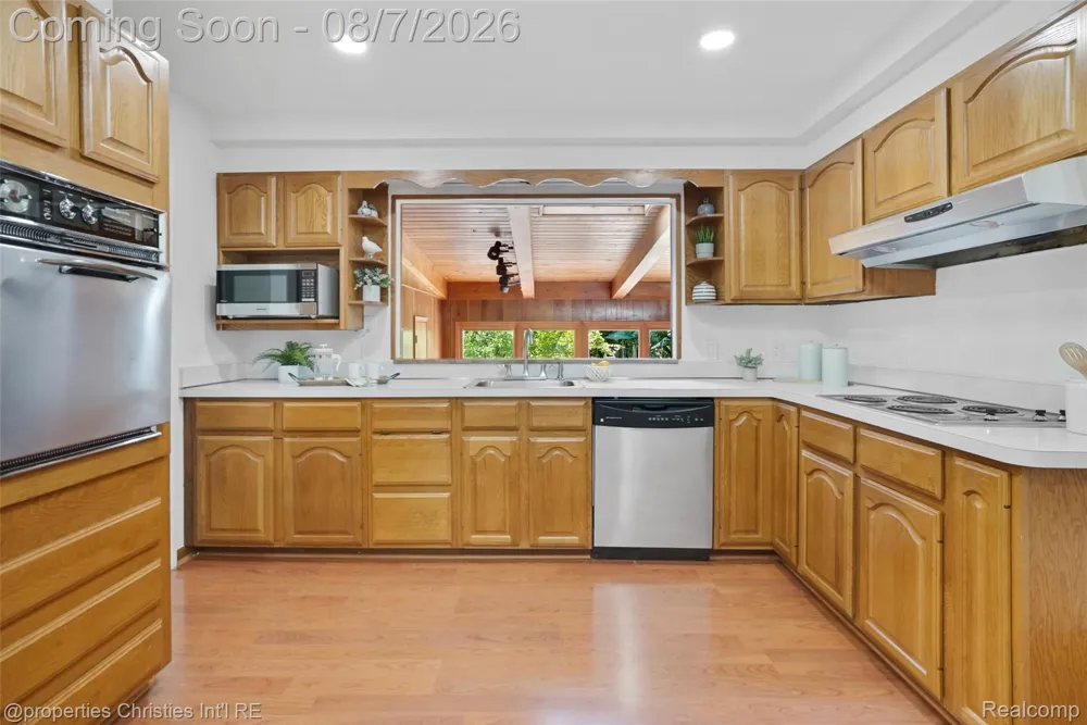 24711 Tudor Lane Franklin Village, MI 48025