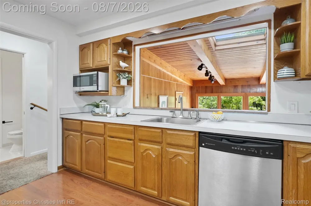 24711 Tudor Lane Franklin Village, MI 48025